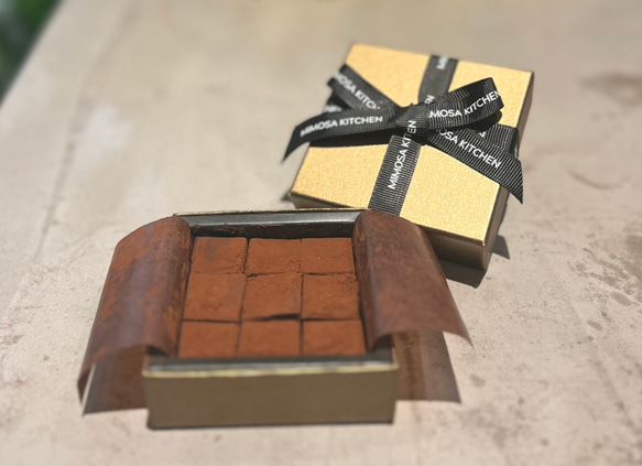 【バレンタイン限定】カオカのオーガニックチョコを使ったパティシエ特製生チョコ9個入り 1枚目の画像