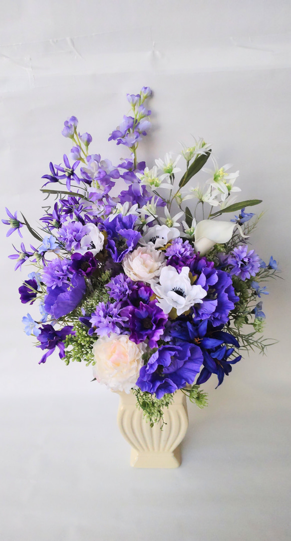 ブートニア付き  青いお花がいっぱいの明るいブーケ      ウェディングブーケ  クラッチブーケ 5枚目の画像