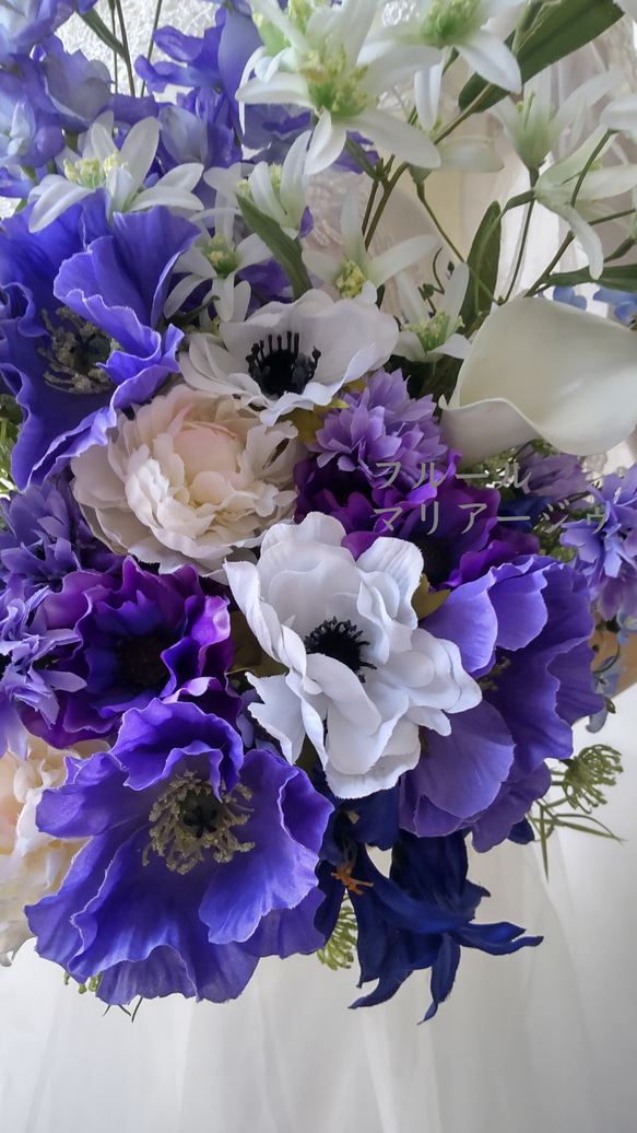 ブートニア付き  青いお花がいっぱいの明るいブーケ      ウェディングブーケ  クラッチブーケ 4枚目の画像