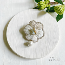 母の日ギフト⭐︎「Viola」ビオラビジュー刺繍ブローチ ベージュ