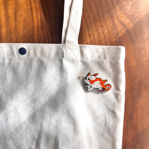✴︎魚シリーズ✴︎カエルアンコウ(クマドリカエルアンコウ)のビーズ刺繍ブローチ 5枚目の画像