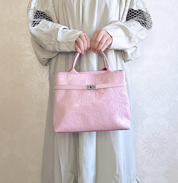 プリモ ハンドバッグ ローズ ベビーピンク 花 刺繍 2枚目の画像