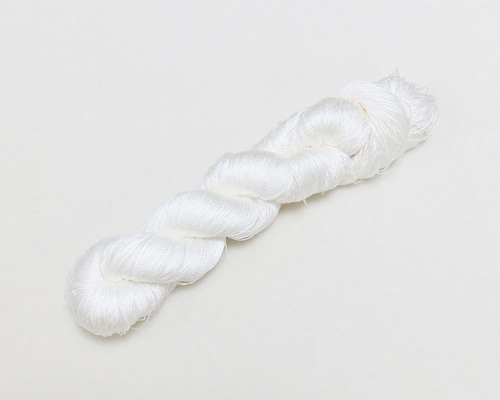 【正規品質保証】 絹糸 刺繍糸 かがり糸 シルク100％ 精練済 78g「染色前糸」 その他