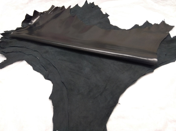 【定番商品】カミラ（ヌメゴート革）#ブラックー 革の大きさ40デシ前後 革の厚み0.8mm前後 2枚目の画像