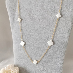 白蝶貝のクローバーシェルのロングネックレス ネックレス・ペンダント