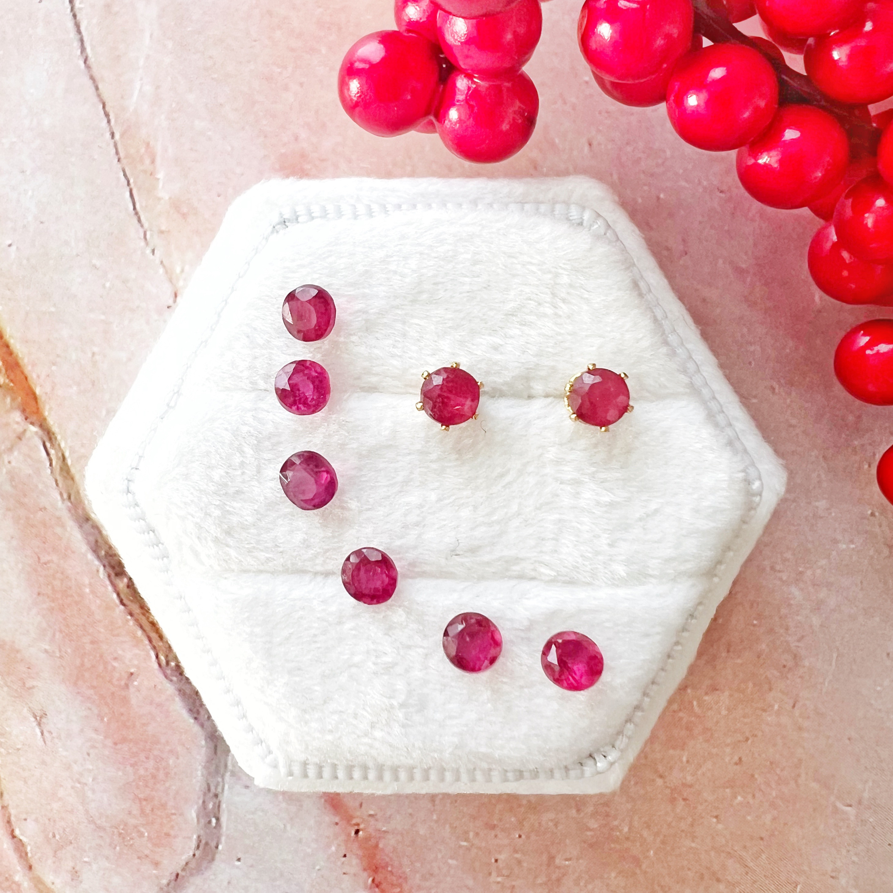 【両耳セット】一粒ルビーのピアス　サージカルステンレス刻印　ピアスイヤリング対応