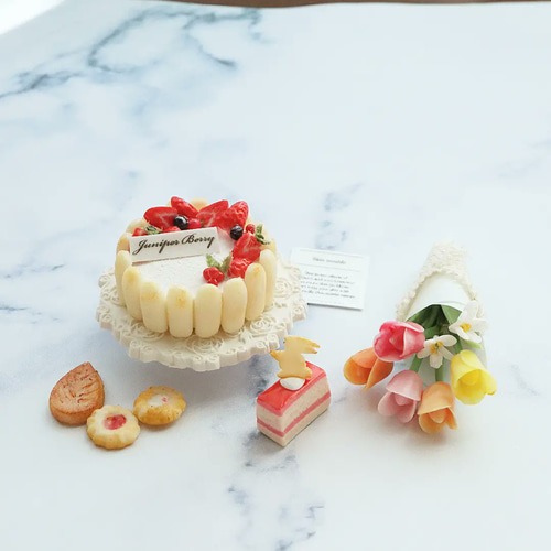 受注製作】イチゴのシャルロットケーキセット【ミニチュア