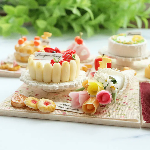 受注製作】イチゴのシャルロットケーキセット【ミニチュア