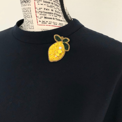 トレンド Kurara様 専用 ビジュー レモン ビーズ刺繍ブローチ