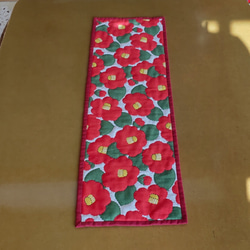 【椿】 お花が浮き出る 手縫いのテーブルマット  キルトマット 7枚目の画像