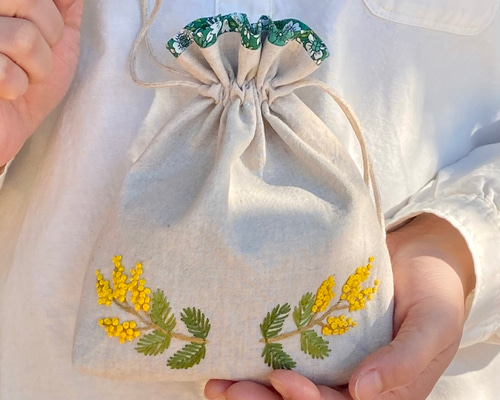 刺繍巾着ポーチ ミモザ刺繍 ミモザハンドメイド2023 巾着バッグ tukuru