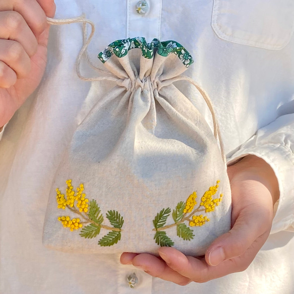 刺繍巾着ポーチ ミモザ刺繍 ミモザハンドメイド2023 巾着バッグ tukuru