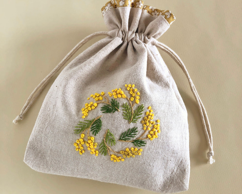 2502-1 お花の刺繍入り 巾着 綿麻 ミモザリース ピンクマーガレット