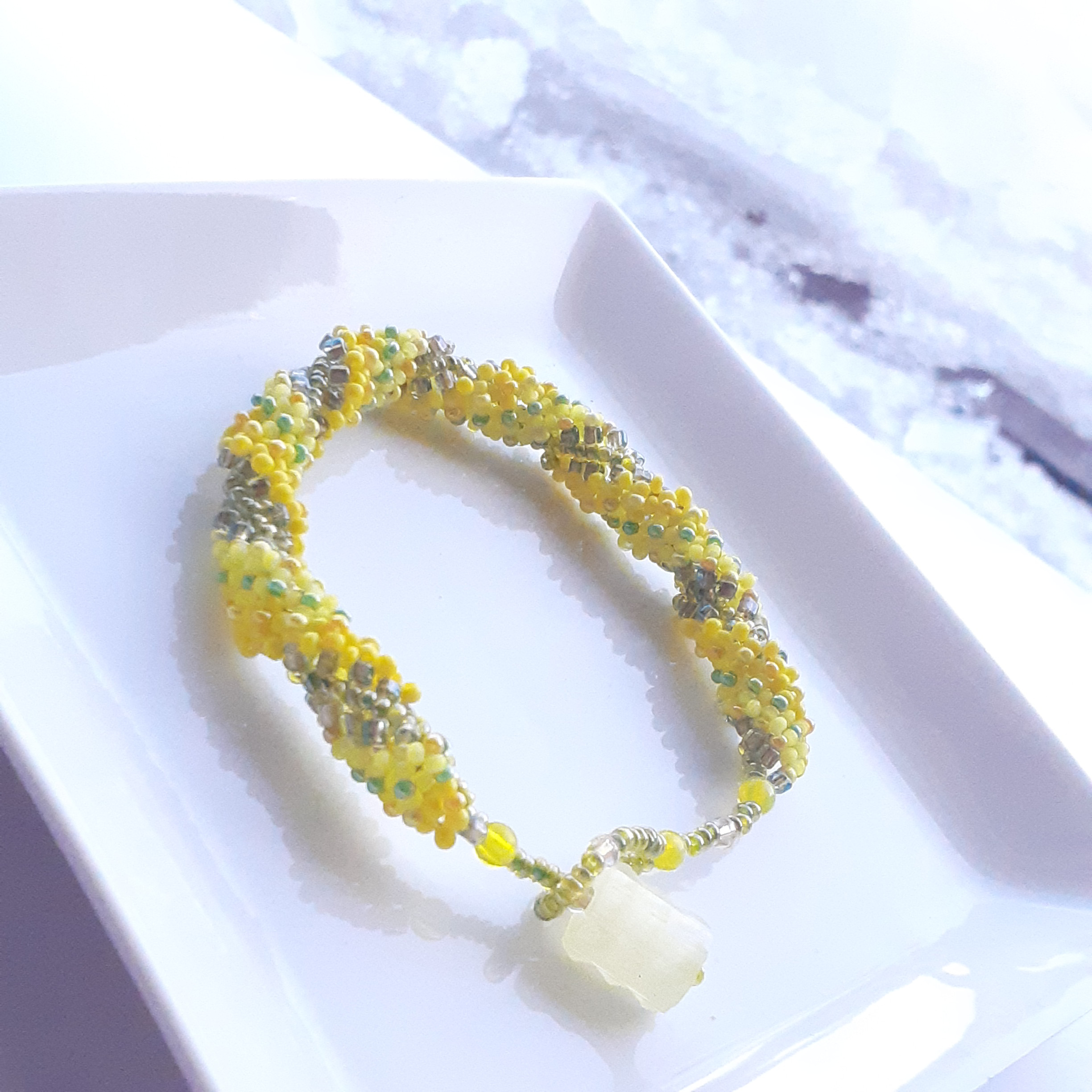 『春の陽:ミモザ』シーズンズブレスレット（イエロー）ビーズステッチで作る ブレスレット【受注制作】 4,510円