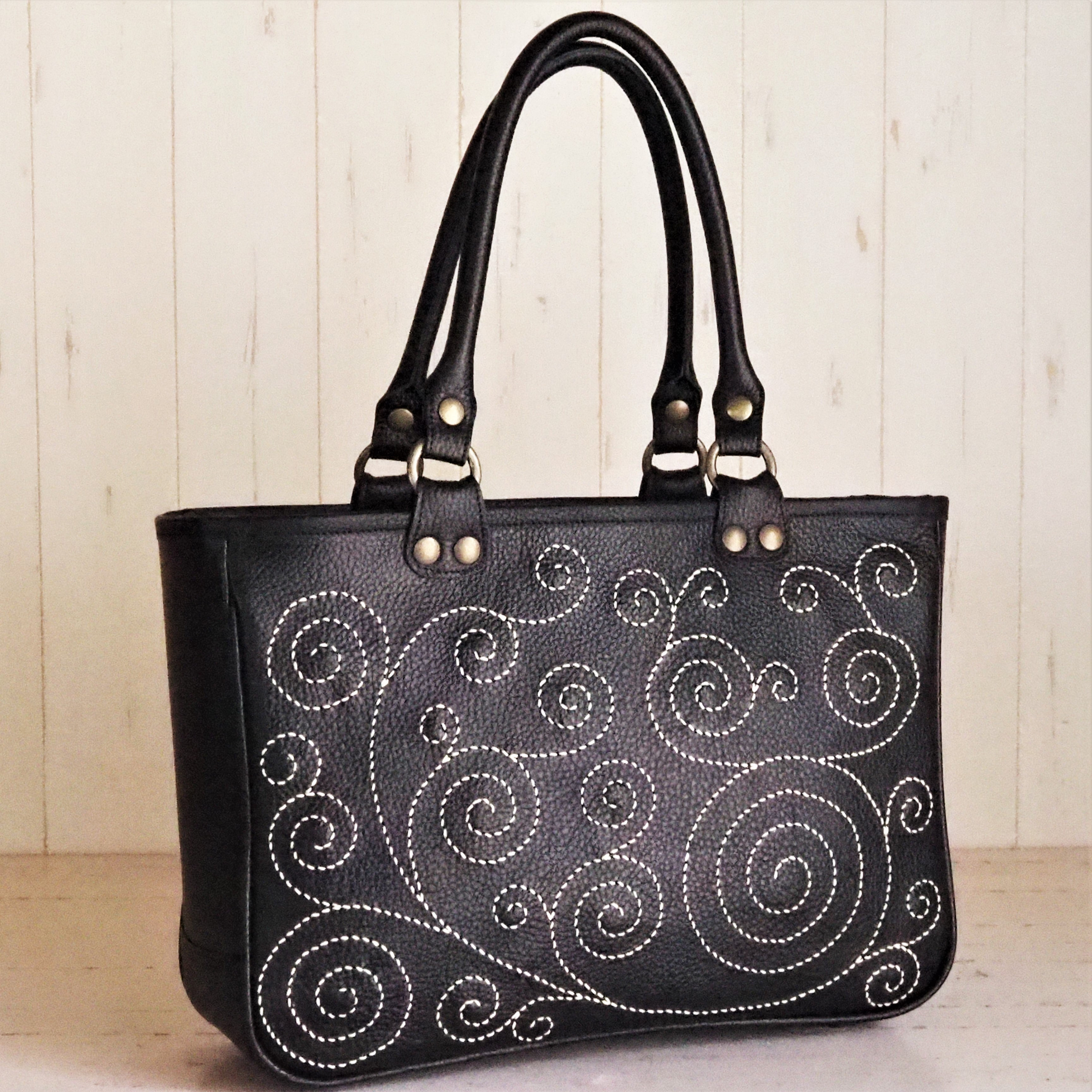 スパイラルステッチ・A4トート・ブラック　本革・手縫い・即納