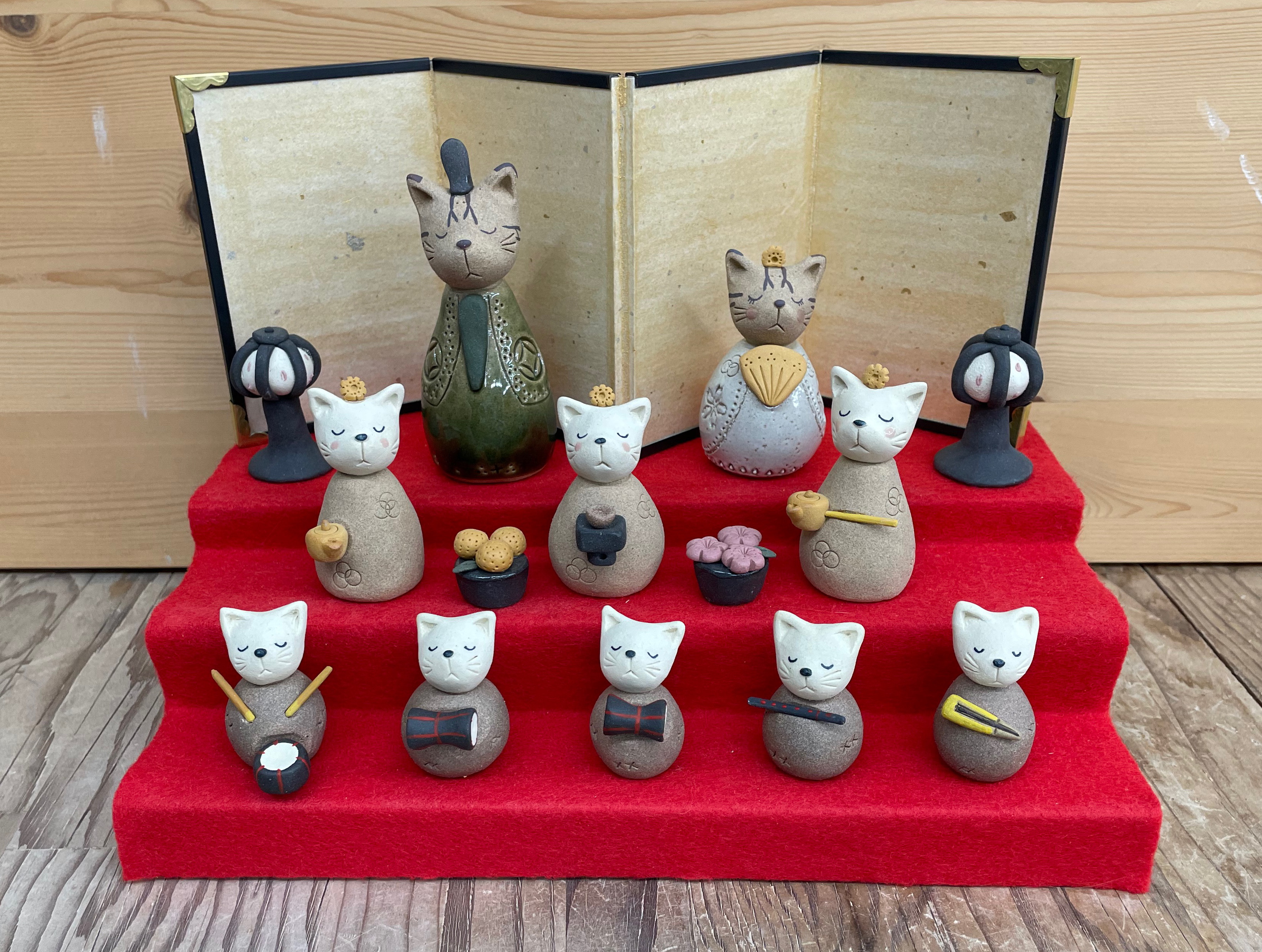 猫の雛人形 5段飾り 陶器製 Amazon | 【 ねこのひな祭りセット 】 かわいい猫の雛人形です