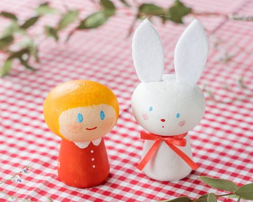 ハンドメイド 木製の人形 女の子と白うさぎ 2体セット 送料無料