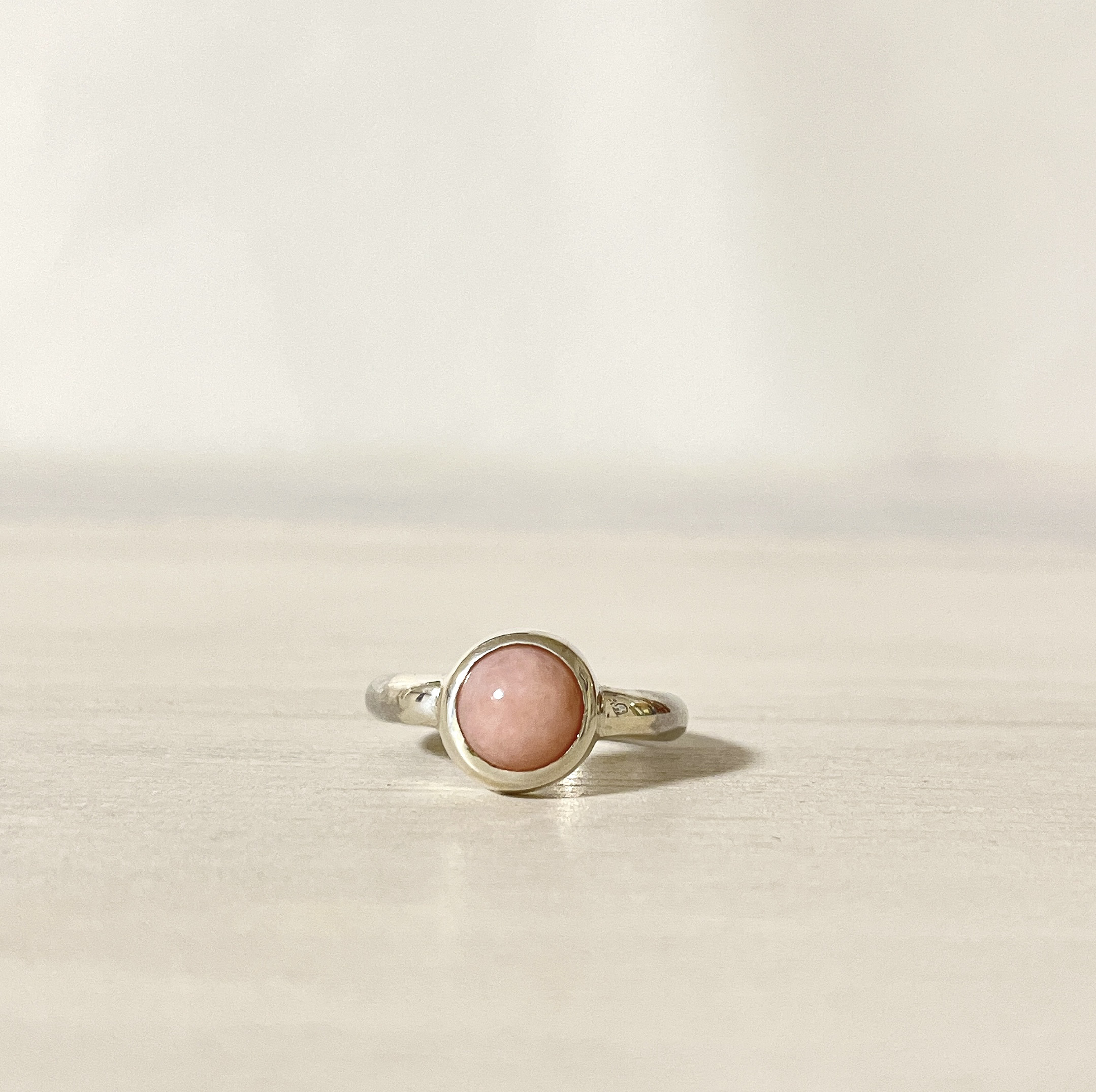 ピンクオパールのリング