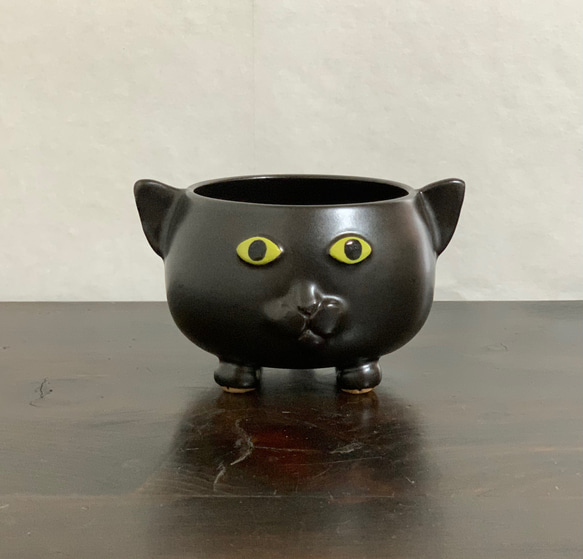 陶器　黒猫さんの植木鉢 1枚目の画像