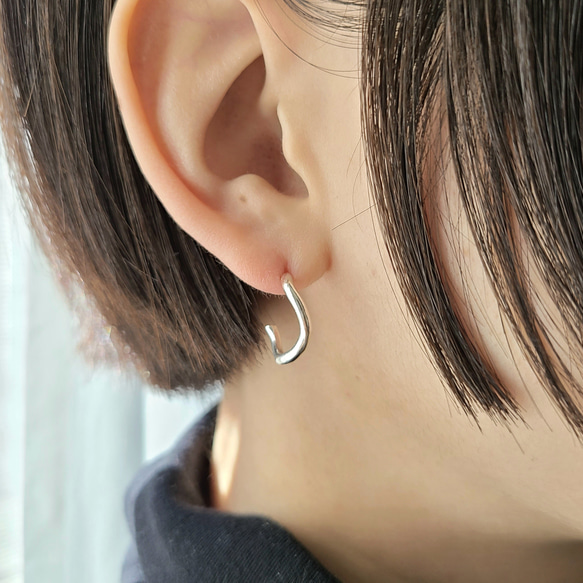 Wave Half hoop Pierced Earrings / SV925 ≪送料無料≫ 1枚目の画像
