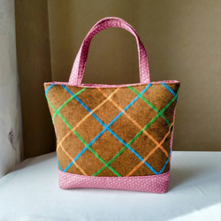 カラフルな刺繍の手提げトートバッグ　（ピンク） 1枚目の画像