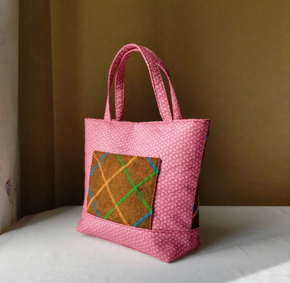 カラフルな刺繍の手提げトートバッグ　（ピンク） 3枚目の画像