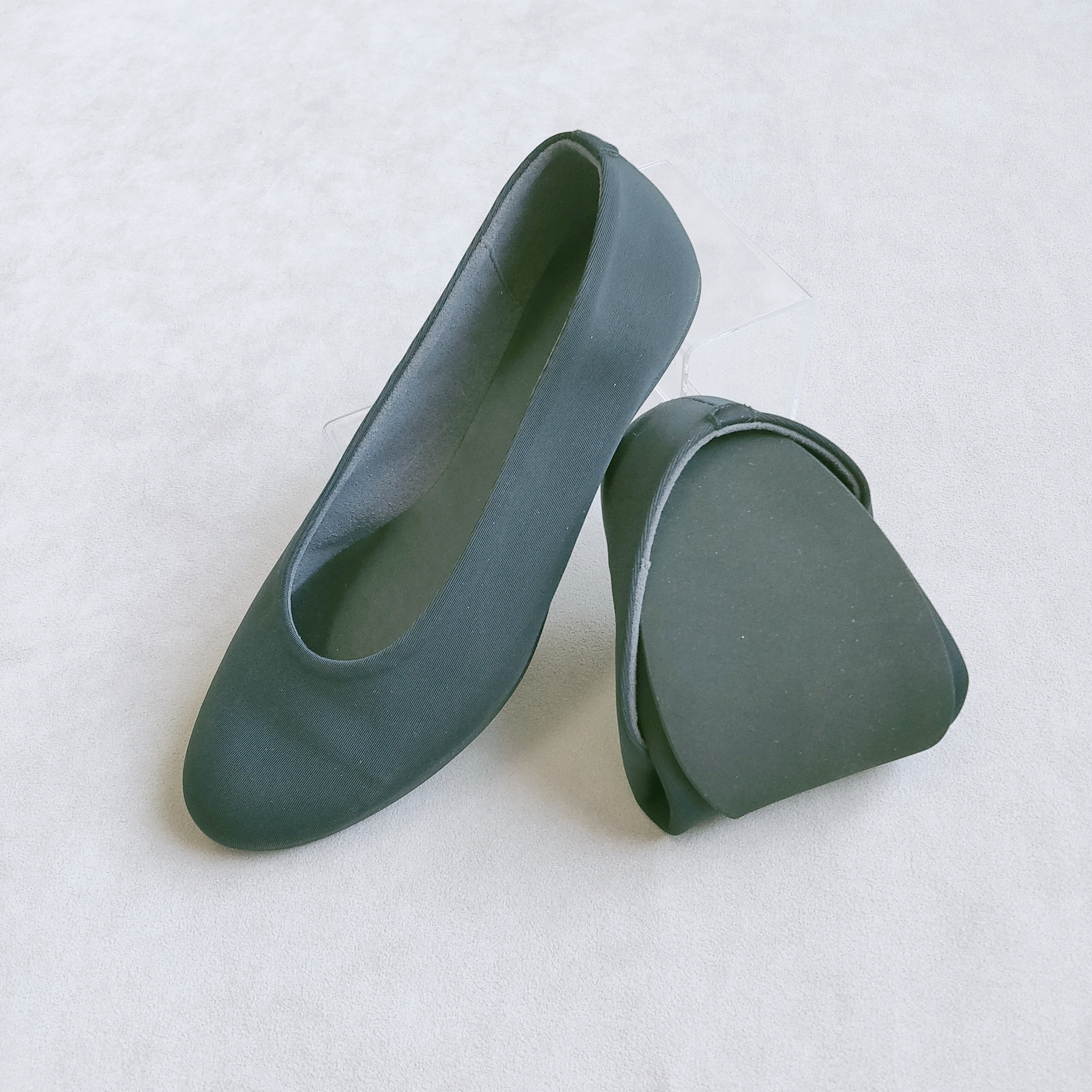 折り畳みもできて持ち運びらくらく☆片足90gトラベルシューズ☆使い勝手抜群♪仕事＆旅行で足元快適♪携帯袋付き☆送料無料