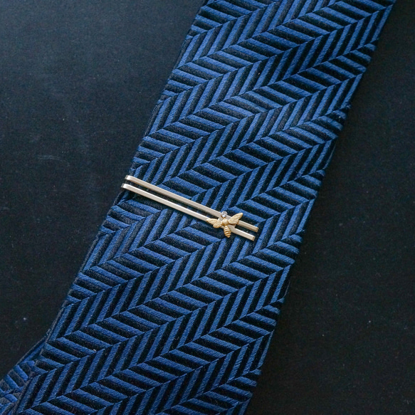 Hachi 施華洛世奇 免費郵寄美國製造黃銅領帶別針 第1張的照片