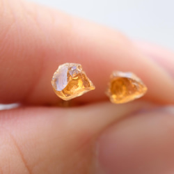 黃水晶迷你耳環，寶石、礦物、天然石、簡約、工作、辦公室、通勤、小配飾 (No.2360) 第5張的照片