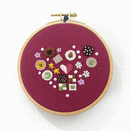 ◆専用ページ　すみれ刺繍タペストリーと がま口3点 ◇専用ページ すみれ刺繍タペストリーと がま口3点 引き抜き