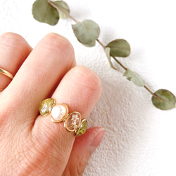 【8月の誕生石・ペリドットのぽこぽこリング】指輪　天然石　ゴールド　本物のお花　淡水パール　プレゼント　ギフト 2枚目の画像