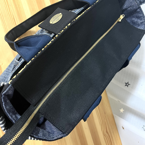 送料込み大きめデニムリメイクバッグNo.217☆トートバッグ