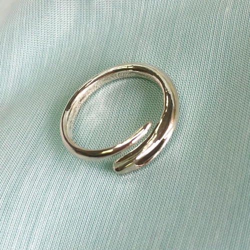 縫い針リング Mサイズ(約7号〜11号) 指輪・リング シロメ 通販