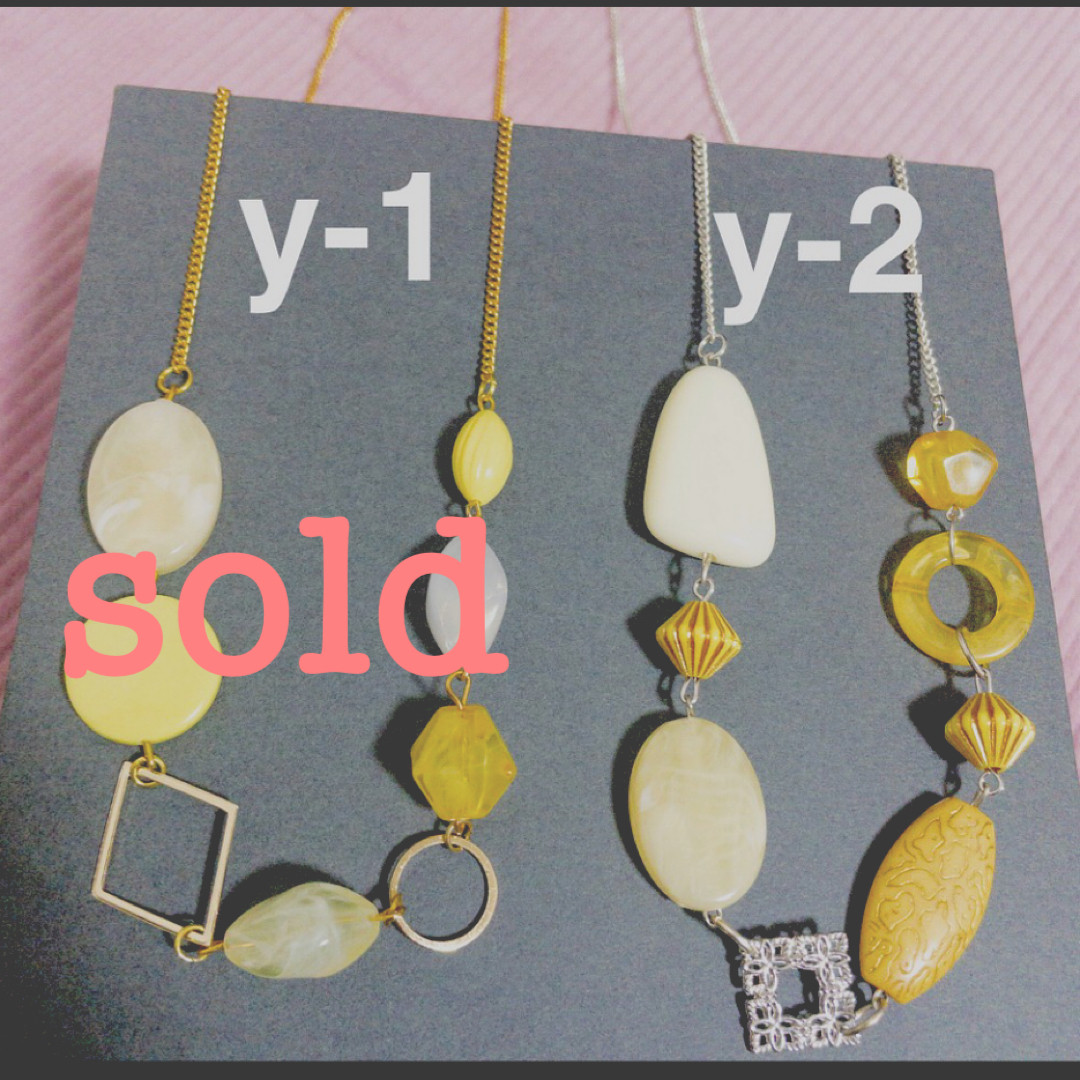アクリルネックレス（yellow） ネックレス・ペンダント moribito