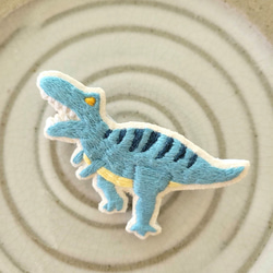 ティラノサウルス刺繍ブローチ【受注製作】 5枚目の画像