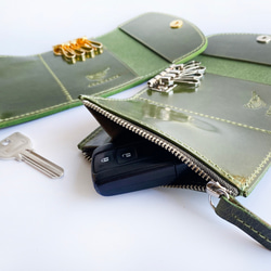 うるつや☆イタリアンレザー　グリーンのファスナーポケット付きキーケース　スマートキー収納可 5枚目の画像