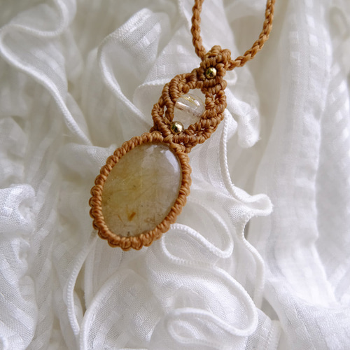 ルチルクォーツ（ブラジル産） マクラメ編みペンダントネックレス