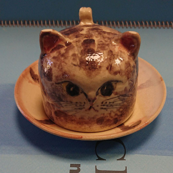 猫反転ティーカップ＆ソーサー 1枚目の画像