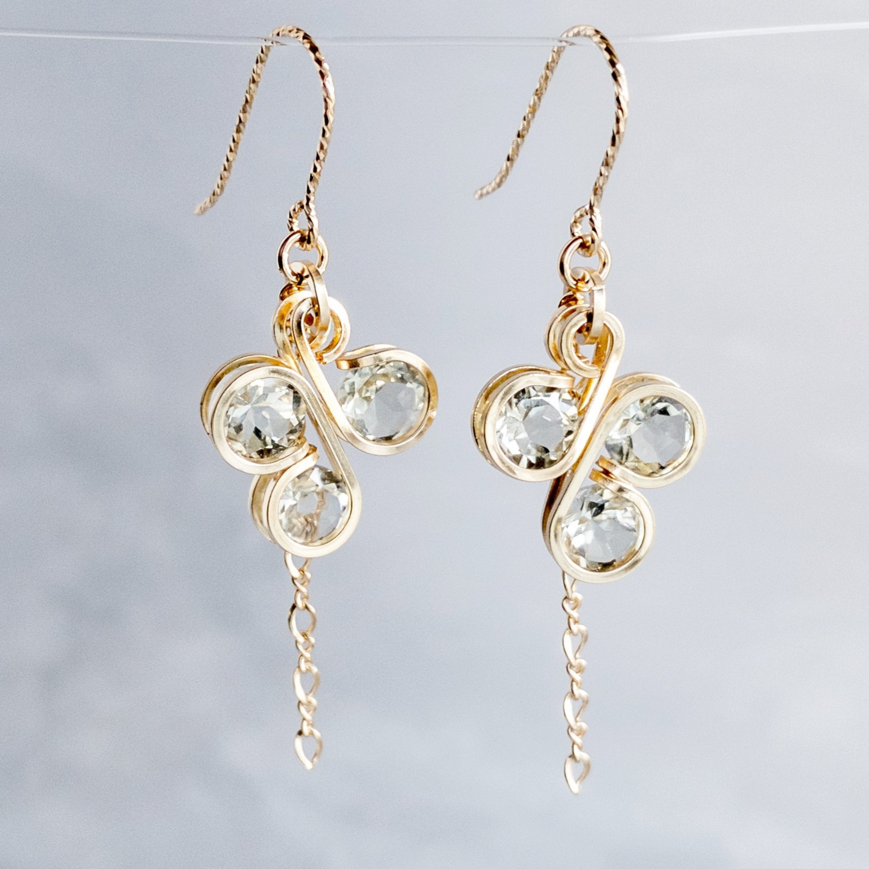 ＜グリーンアメジスト＞14kgfスイングチェーン シャムロック（三つ葉のピアス）