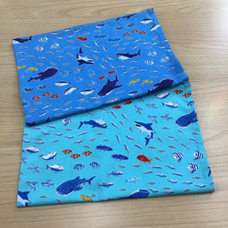 サイズが選べる【ランチョンマット2枚セット】濃い水色 ミント色 海の中 魚 サメ 熱帯魚 海の生き物 男の子 小学校 2枚目の画像