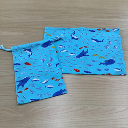サイズが選べる【ランチョンマット2枚セット】濃い水色 ミント色 海の中 魚 サメ 熱帯魚 海の生き物 男の子 小学校 6枚目の画像