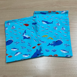 サイズが選べる【ランチョンマット2枚セット】濃い水色 ミント色 海の中 魚 サメ 熱帯魚 海の生き物 男の子 小学校 3枚目の画像