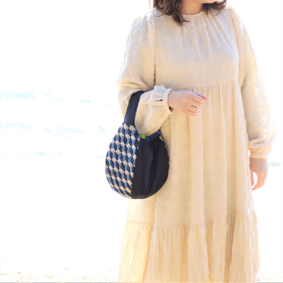 【コンテスト入選作品】E.AJIROラウンドバッグ 4枚目の画像