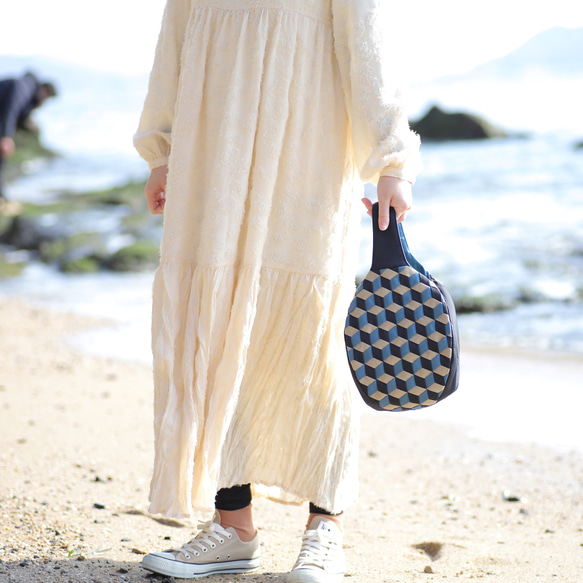 【コンテスト入選作品】E.AJIROラウンドバッグ 1枚目の画像