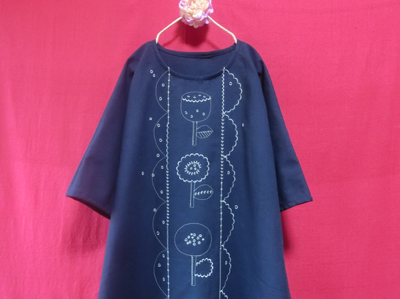 ◆sale◆北欧お花刺繍 ゆったりワンピース navy 1枚目の画像