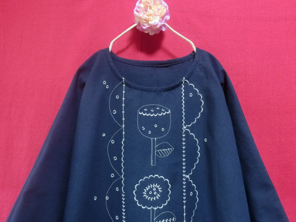 ◆sale◆北欧お花刺繍 ゆったりワンピース navy 2枚目の画像