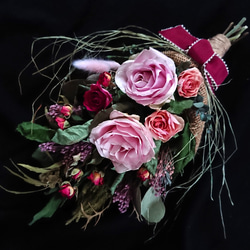 ピンク色の薔薇とミニ薔薇、モリソニアのアンティークで可愛いブリザーブド・ドライフラワースワッグ 6枚目の画像