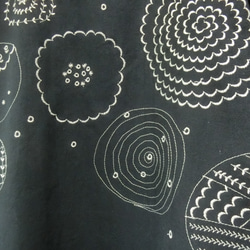 北欧サークルお花刺繍 ゆったりワンピース 黒 5枚目の画像