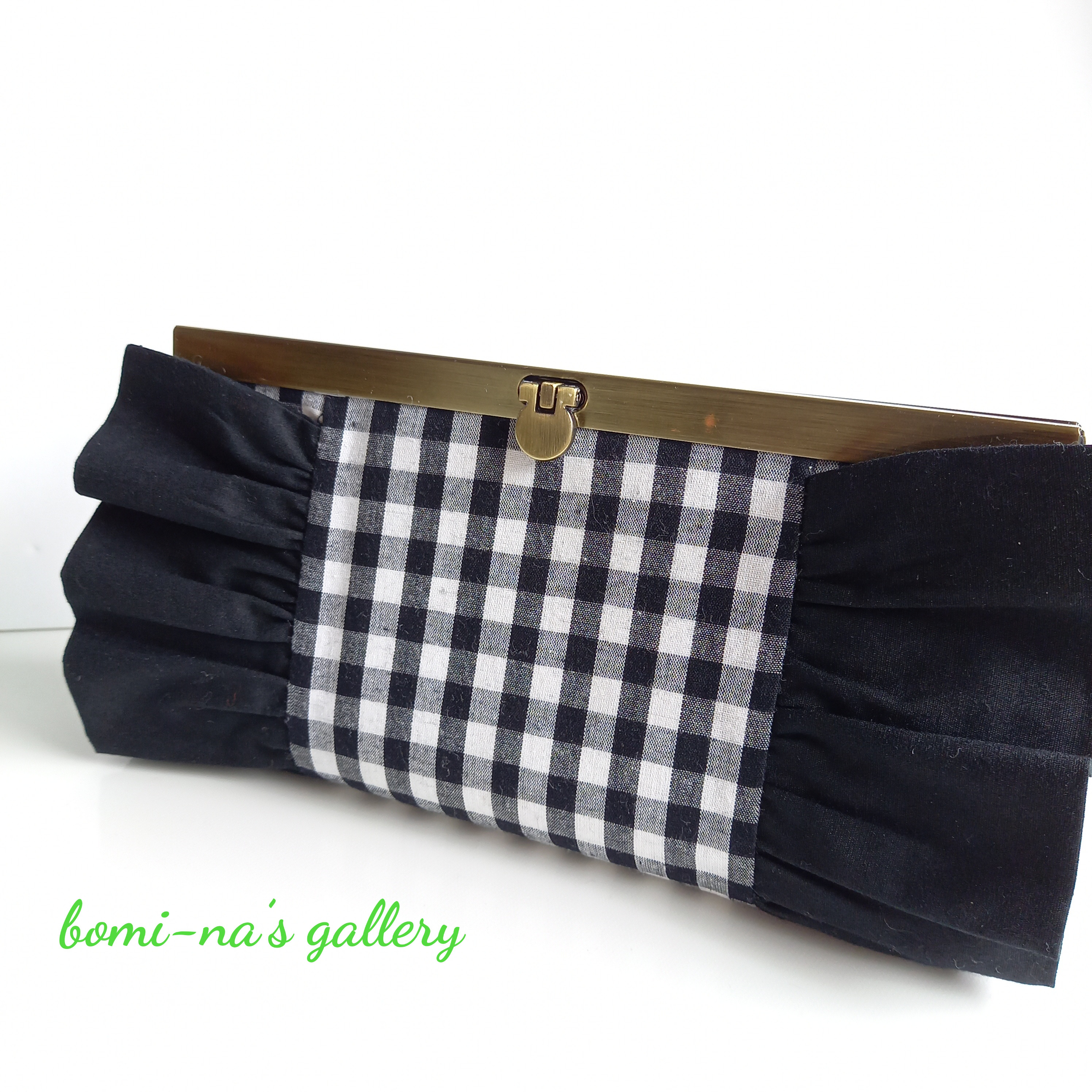 大人可愛いフリルのがま口長財布♡