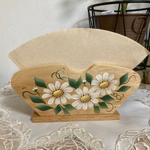 トールペイントで描いたマーガレットのコーヒーペーパーフィルター入れ